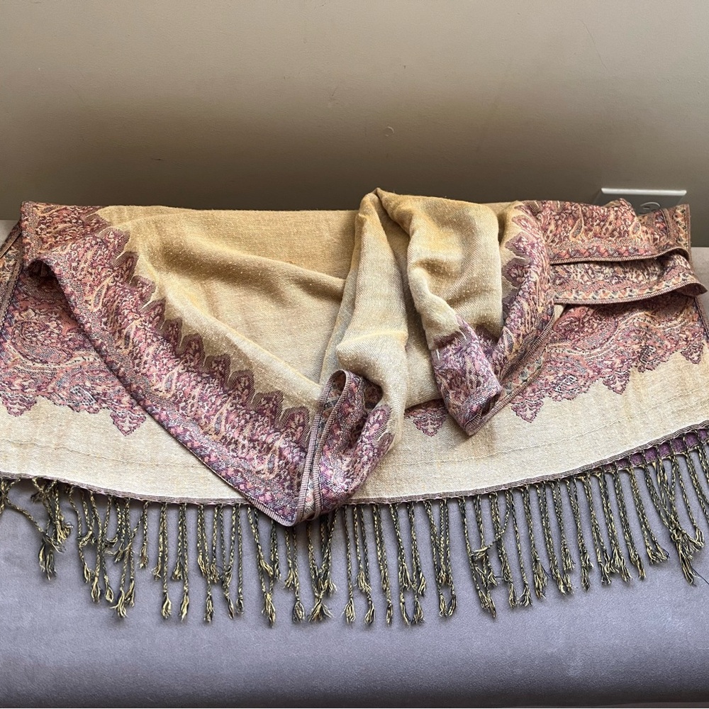 Pashmina Elegant Paisley Wrap in Cream and Purple
